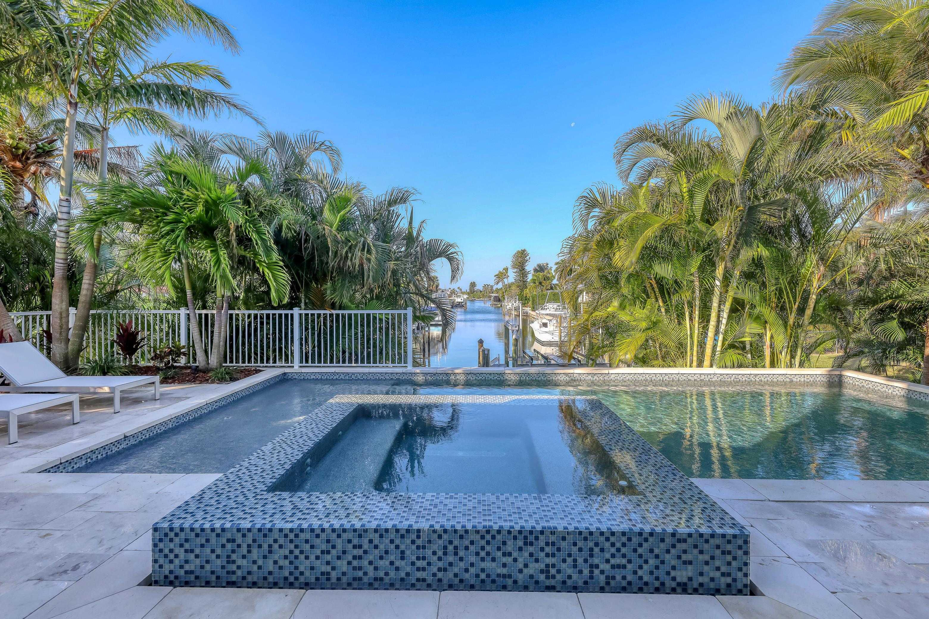 620 Key Royale Drive, Holmes Beach, FL, USA, 34217 - Thumbnail 3