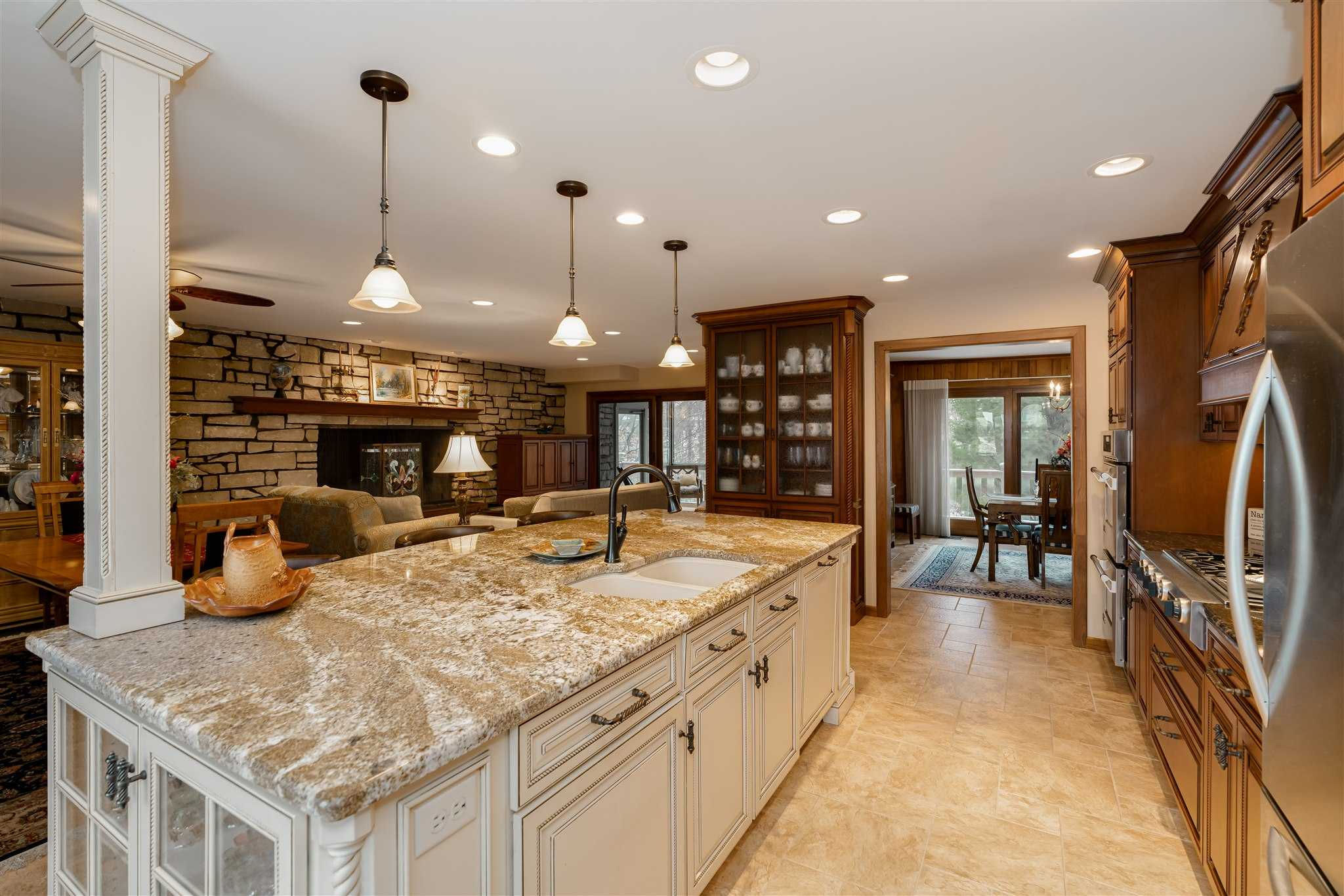 219 Parkview Dr, Bloomington, IL 61701, USA - Thumbnail 3