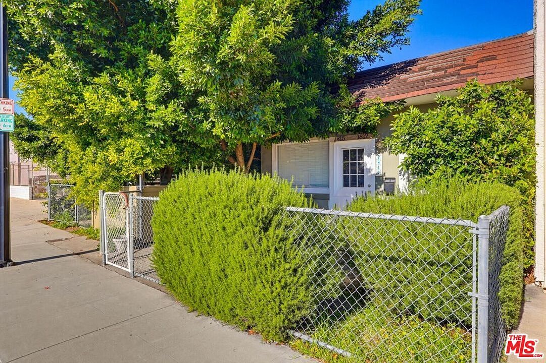 1817 W Burbank Blvd Burbank, CA 91506 - Thumbnail 3