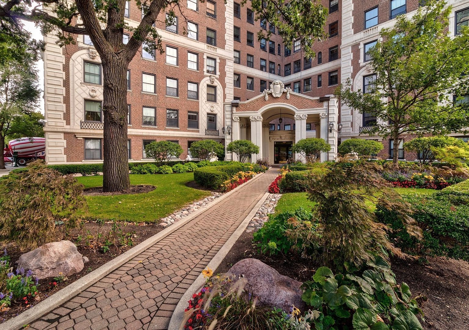 5555 S Everett Ave APT C-14 Chicago, IL 60637 - Thumbnail 3