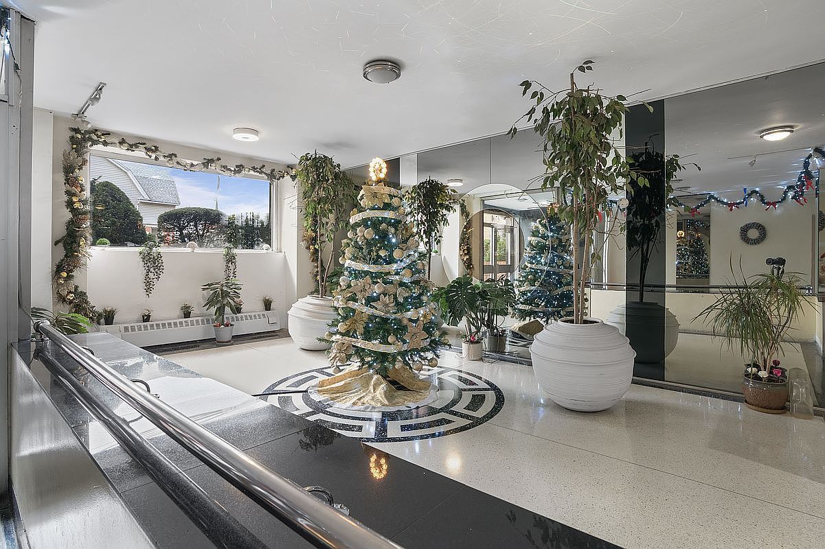 1075 Sheepshead Bay Rd APT 2S Brooklyn, NY 11229 - Thumbnail 3