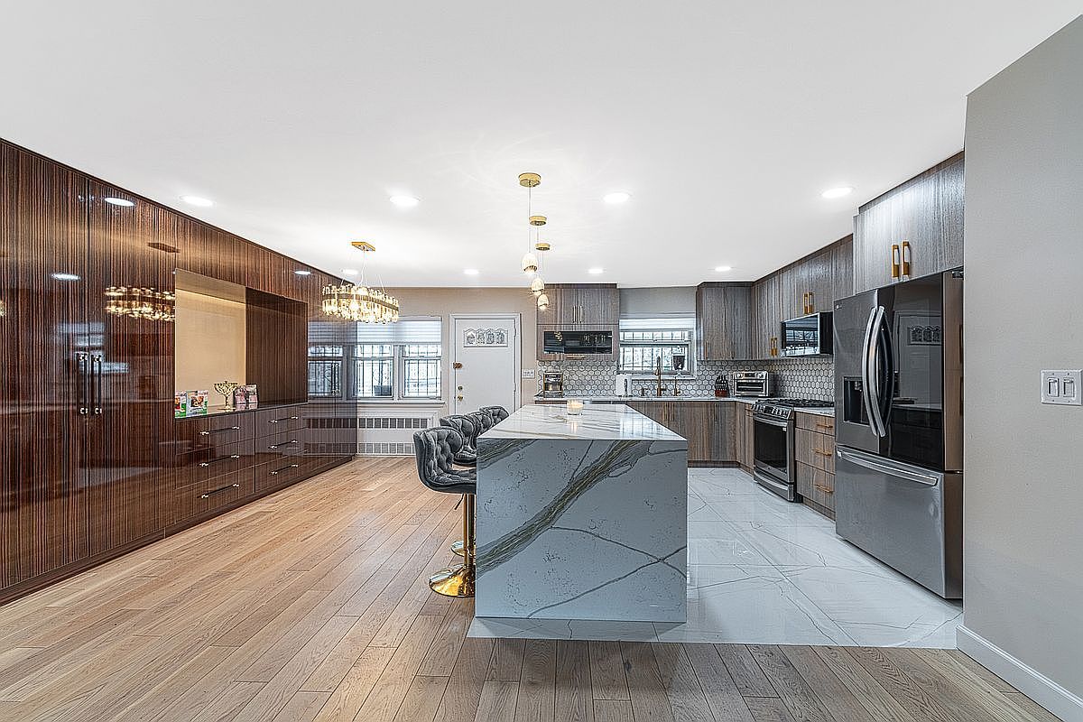 2721 Batchelder St Brooklyn, NY 11235 - Thumbnail 3