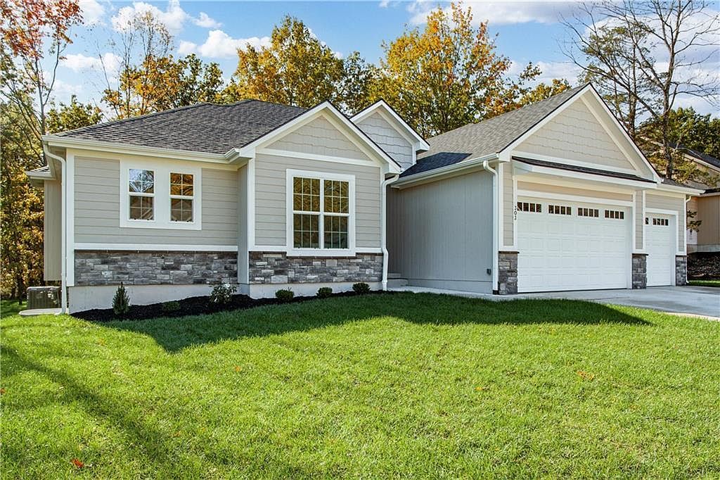 303 SW 17th St Oak Grove, MO 64075 - Thumbnail 3