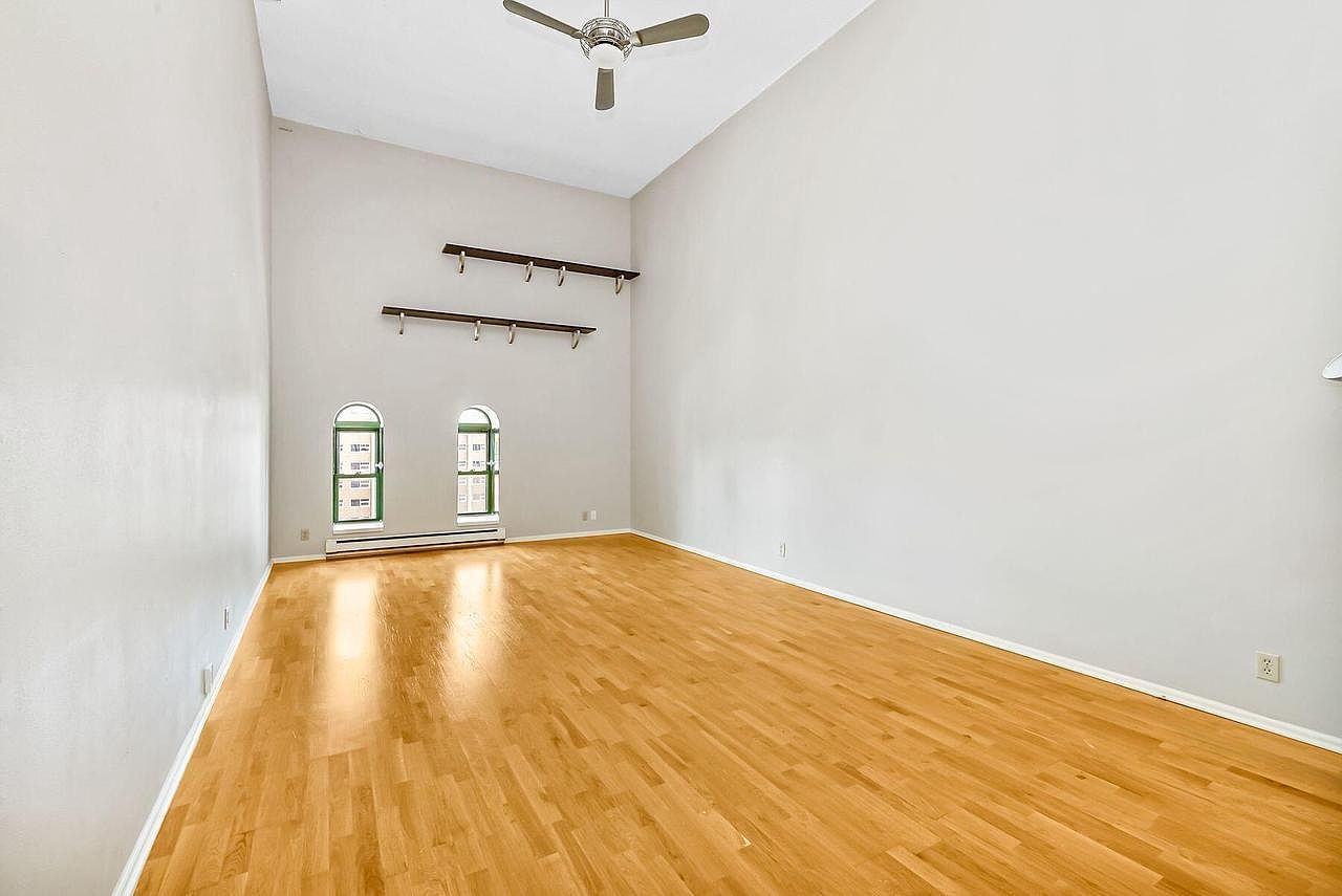 270 E Highland Ave APT 1023 Milwaukee, WI 53202 - Thumbnail 3