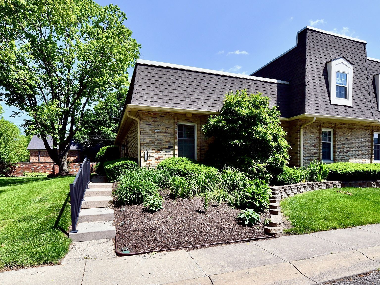 1310 Kings Cove Ct Indianapolis, IN 46260 - Thumbnail 3