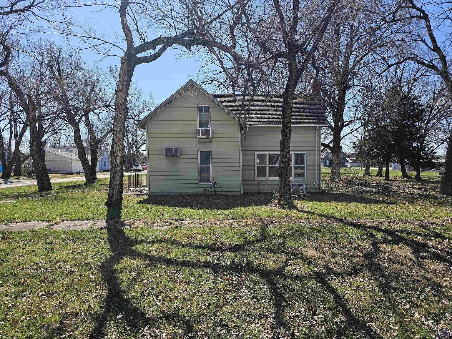 425 Grimsley St Allen, KS 66833 - Thumbnail 3