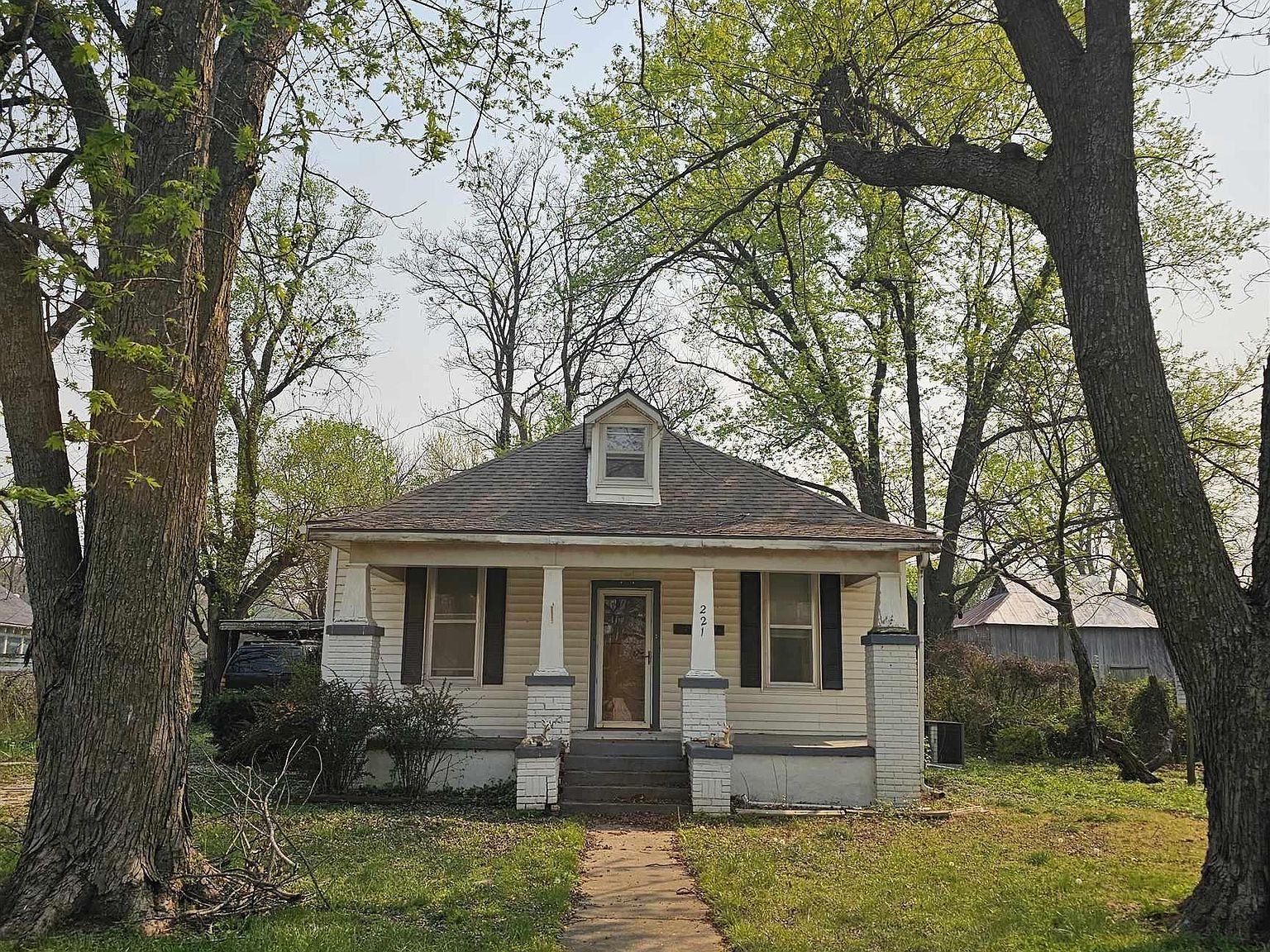 221 E Lincoln St Madison, KS 66860 - Thumbnail 3