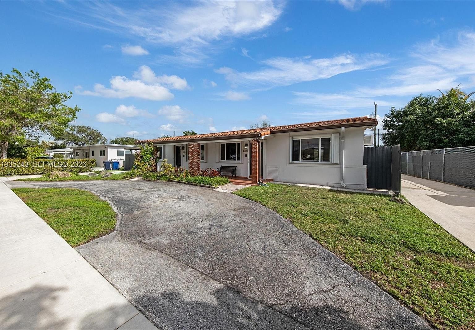 1035-1037 SW 76th Ave Miami, FL 33144 - Thumbnail 3