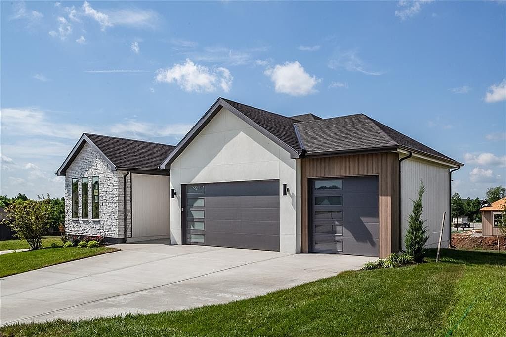 2604 Crestview St Blue Springs, MO 64029 - Thumbnail 3