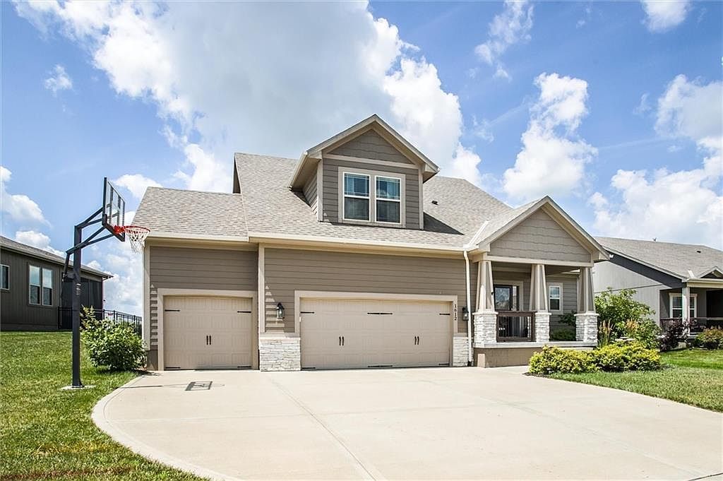 1612 March Ln Raymore, MO 64083 - Thumbnail 3
