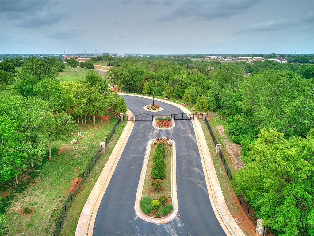 4425 Redbud Dr #4, Oklahoma City, OK, 73117 - Thumbnail 3