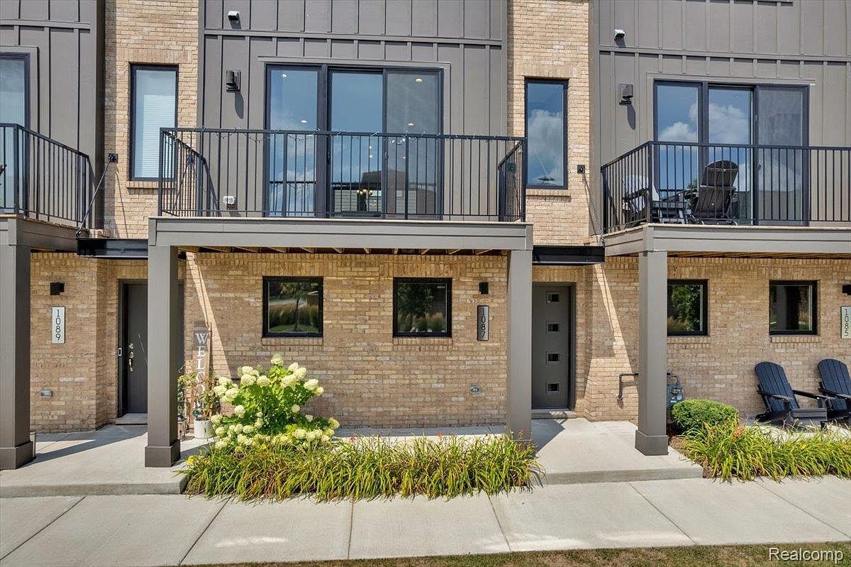 1087 Hampton Cir Detroit, MI 48207 - Thumbnail 3