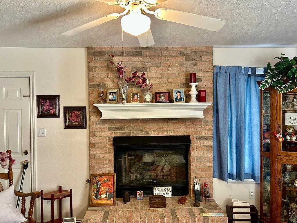 1027 Crestview Dr E Atlanta, TX 75551 - Thumbnail 3