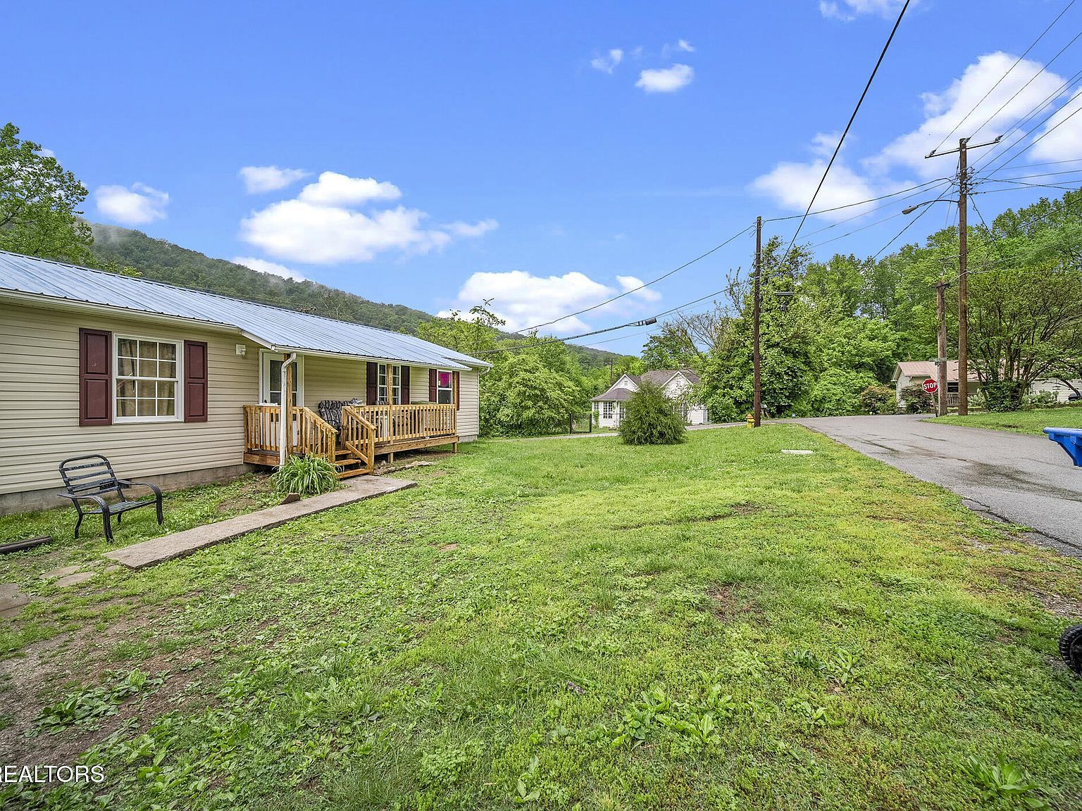 301 Hill St Rocky Top, TN 37769 - Thumbnail 3