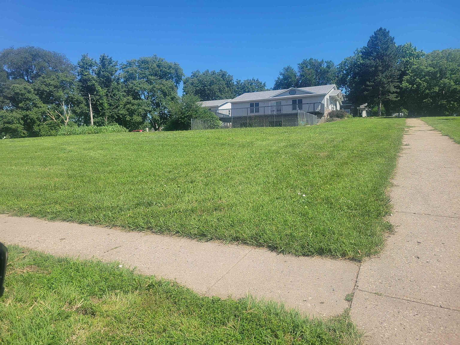 Pine St Yankton, SD 57078 - Thumbnail 3