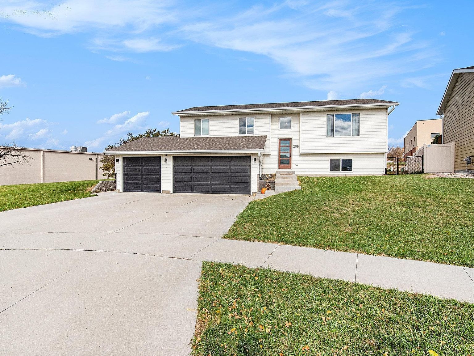 208 Cole Dr Yankton, SD 57078 - Thumbnail 3