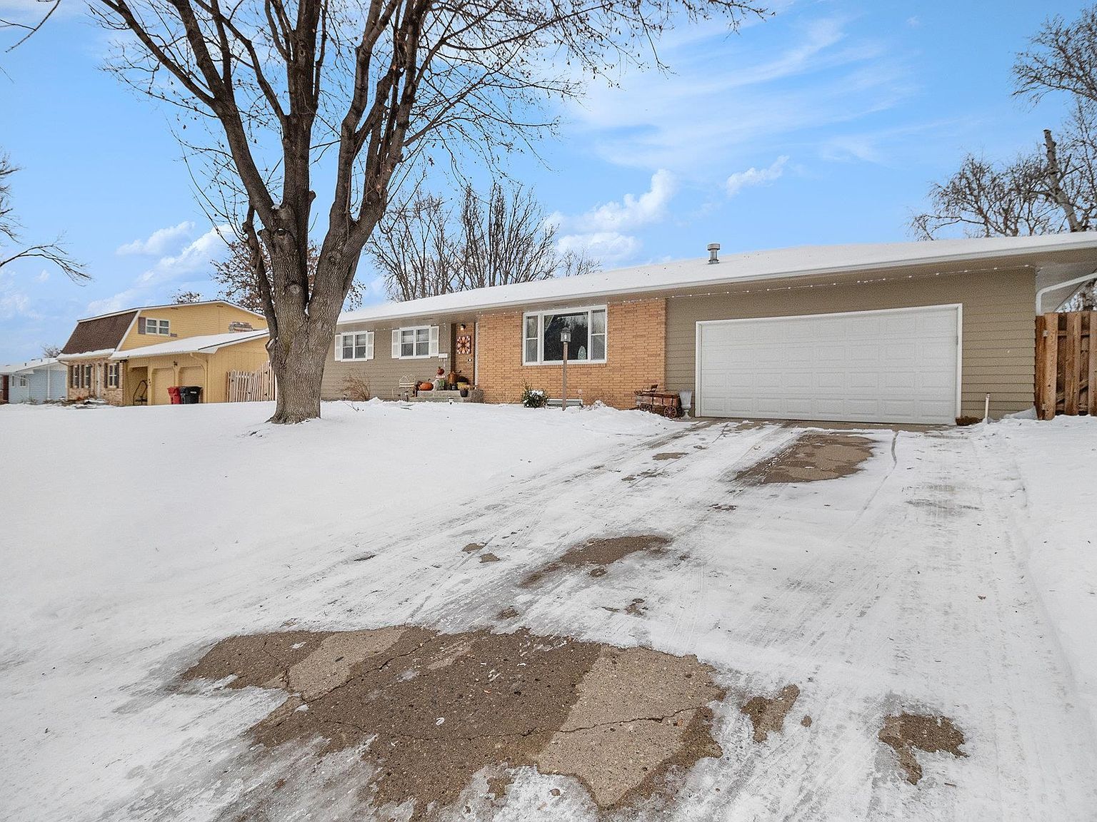 2010 Ross St Yankton, SD 57078 - Thumbnail 3