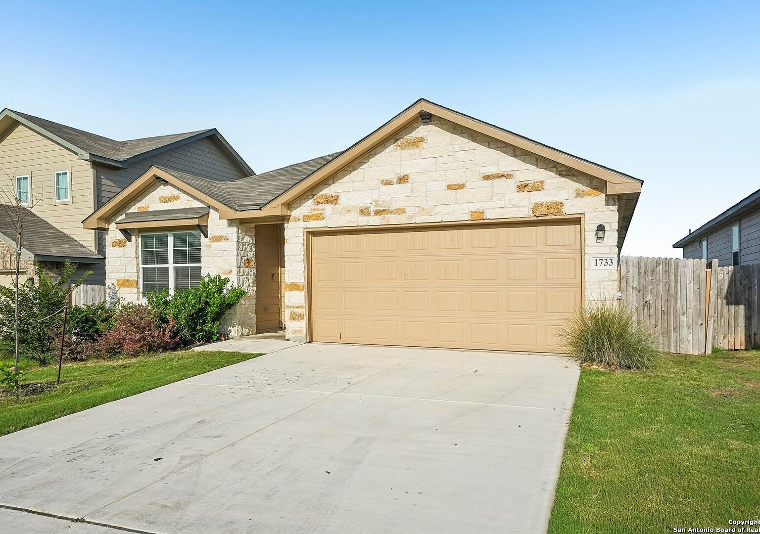 1733 Rocky Rise San Antonio, TX 78245 - Thumbnail 3