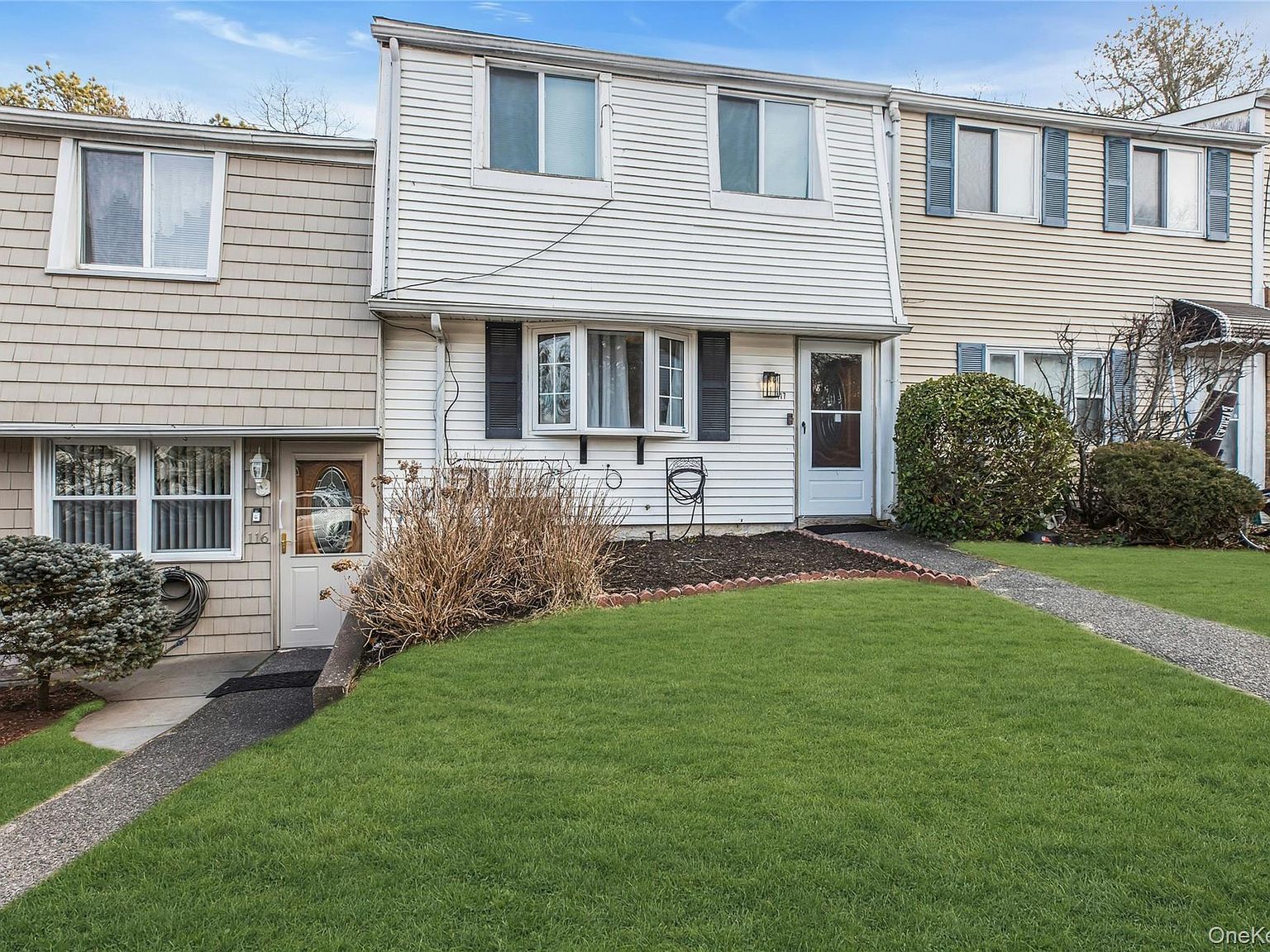 117 Hill Spur Calverton, NY 11933 - Thumbnail 3