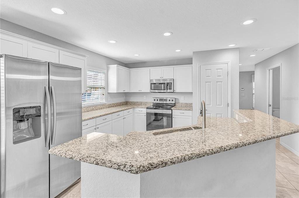 7215 Sterling Point Ct Gibsonton, FL 33534 - Thumbnail 3