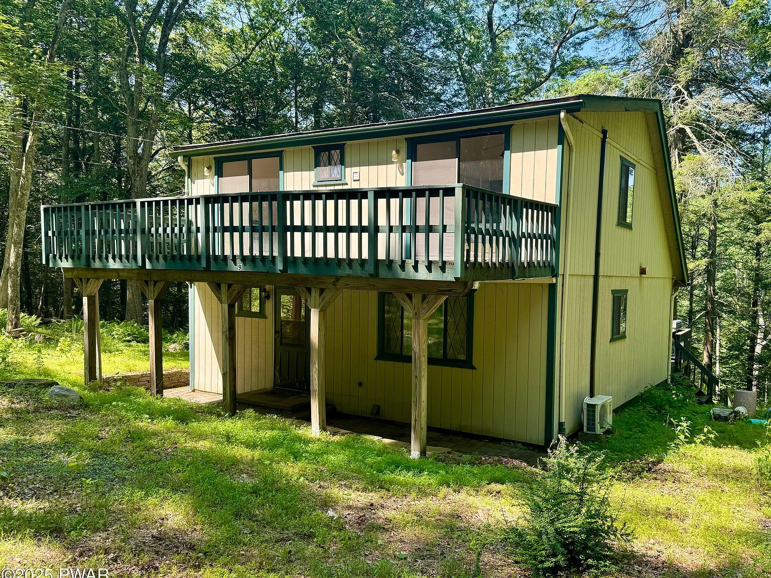 219 Woodpecker Ct Bushkill, PA 18324 - Thumbnail 3