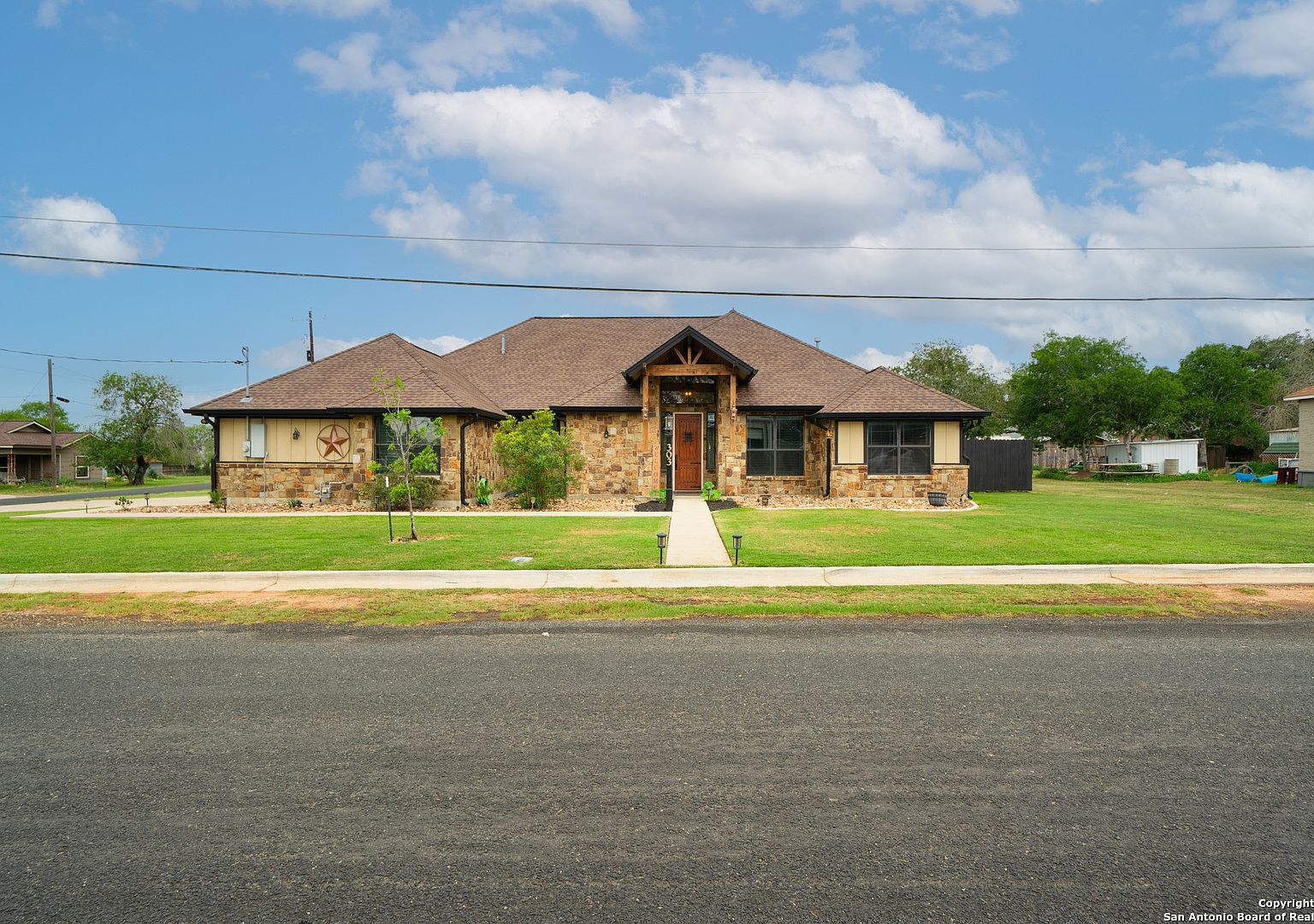 303 Schneider St Poth, TX 78147 - Thumbnail 3