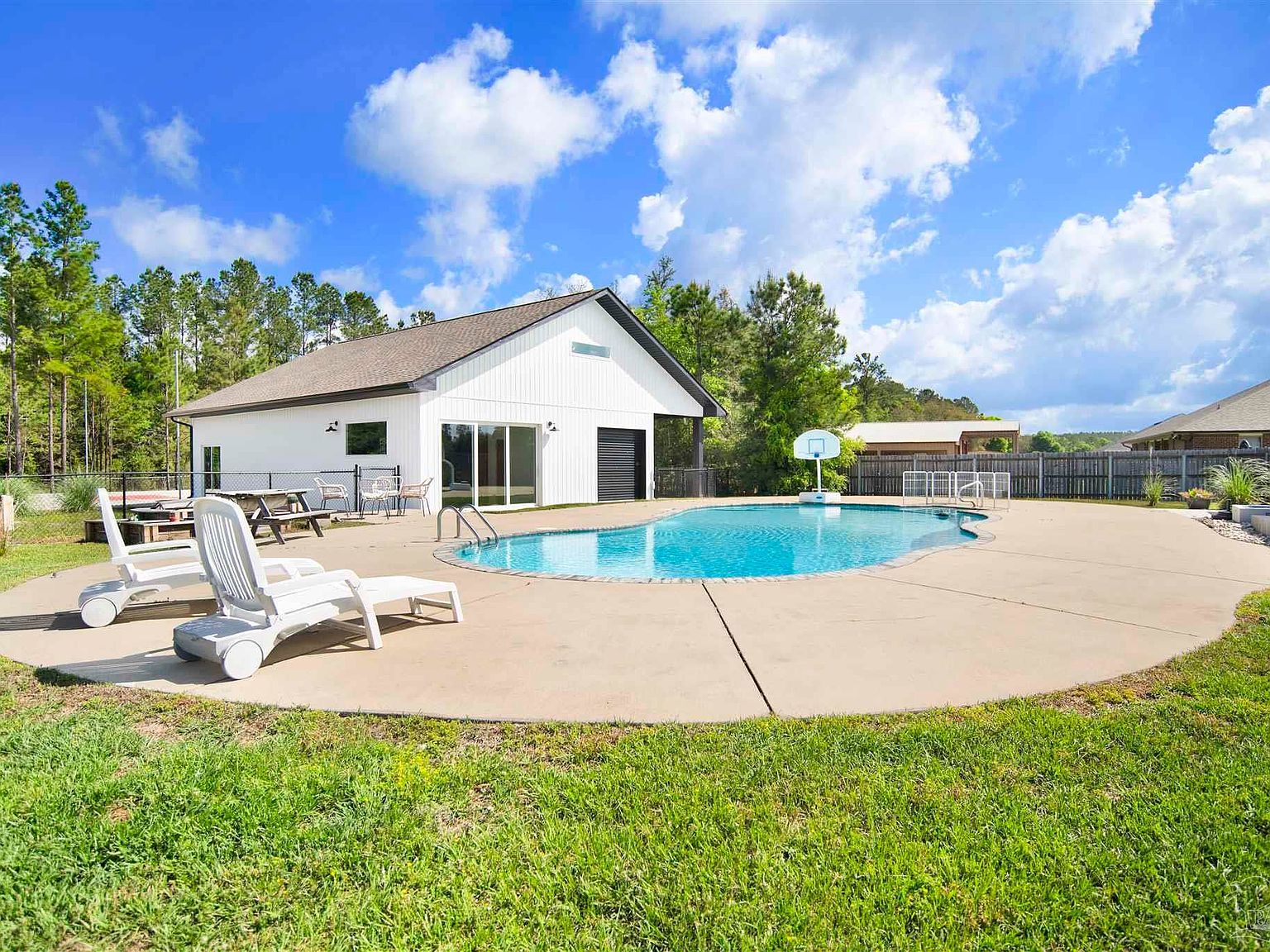 2810 Wallace Lake Rd Pace, FL 32571 - Thumbnail 3