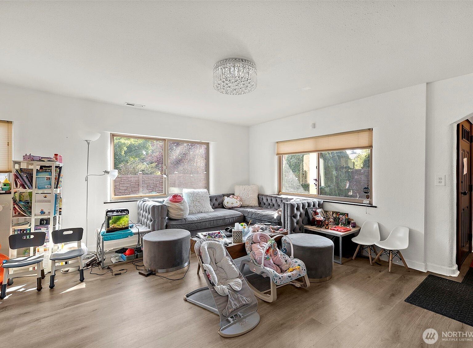 128 NE 125th St Seattle, WA 98125 - Thumbnail 3