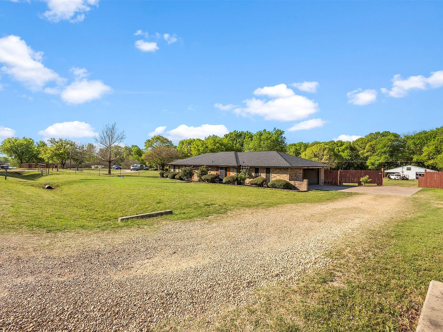 1108 Lakefront Dr Waxahachie, TX 75165 - Thumbnail 3