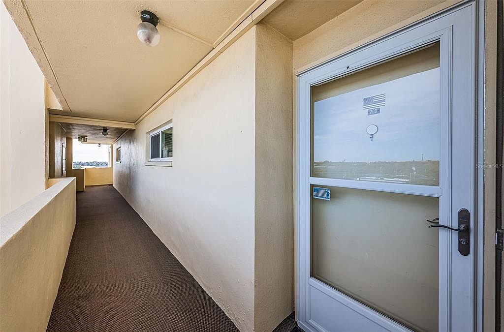 4550 Cove Cir APT 702 Saint Petersburg, FL 33708 - Thumbnail 3
