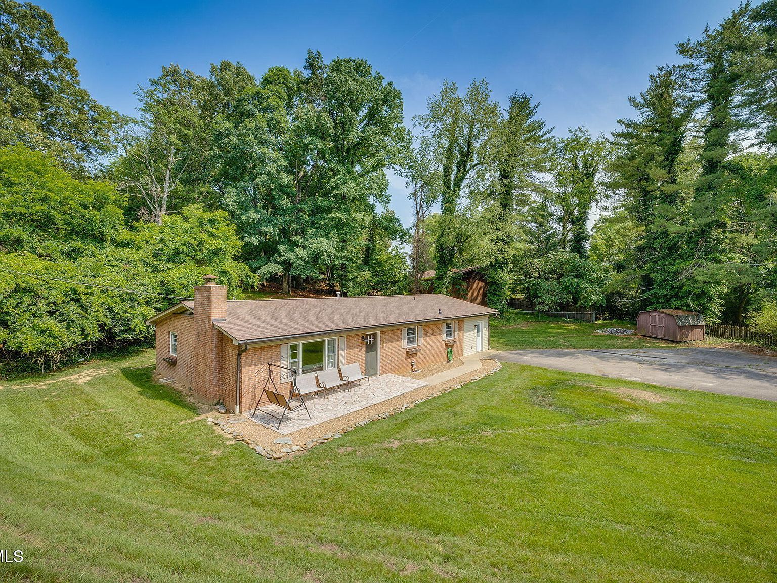 309 Knob Hill Dr Bristol, TN 37620 - Thumbnail 3