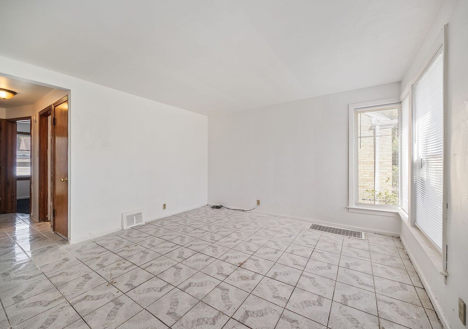 12216 S Carpenter St Chicago, IL 60643 - Thumbnail 3