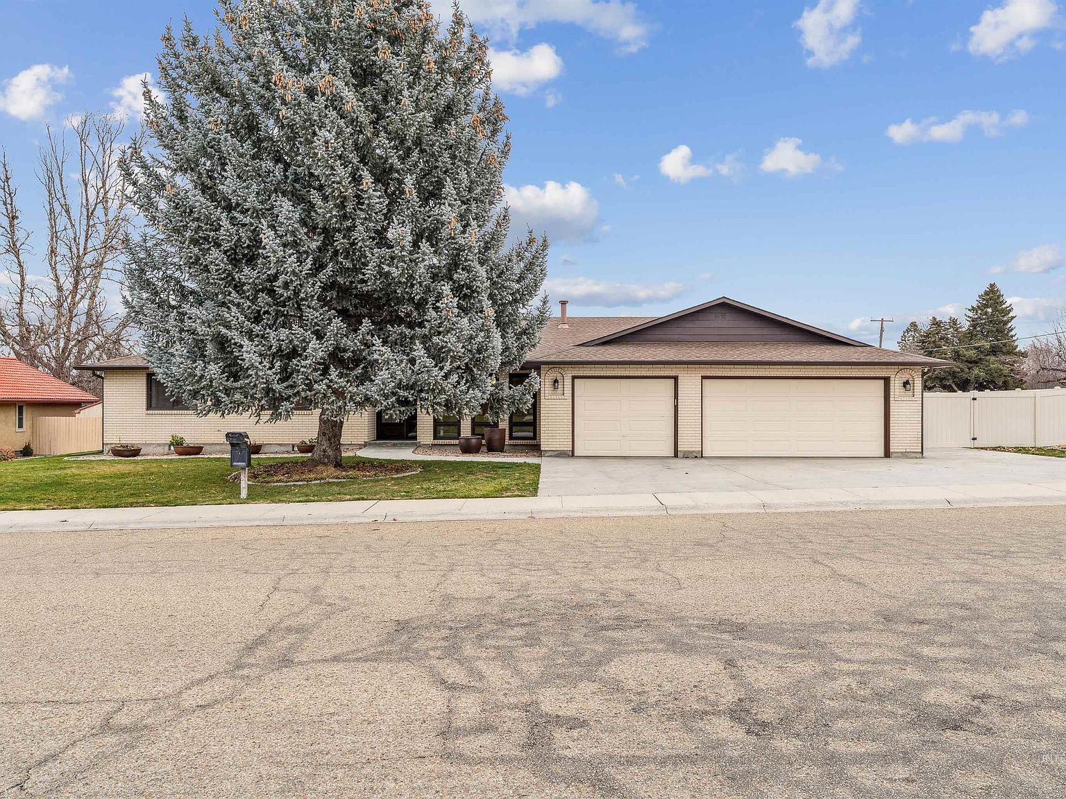 2421 Airport Ave Caldwell, ID 83605 - Thumbnail 3