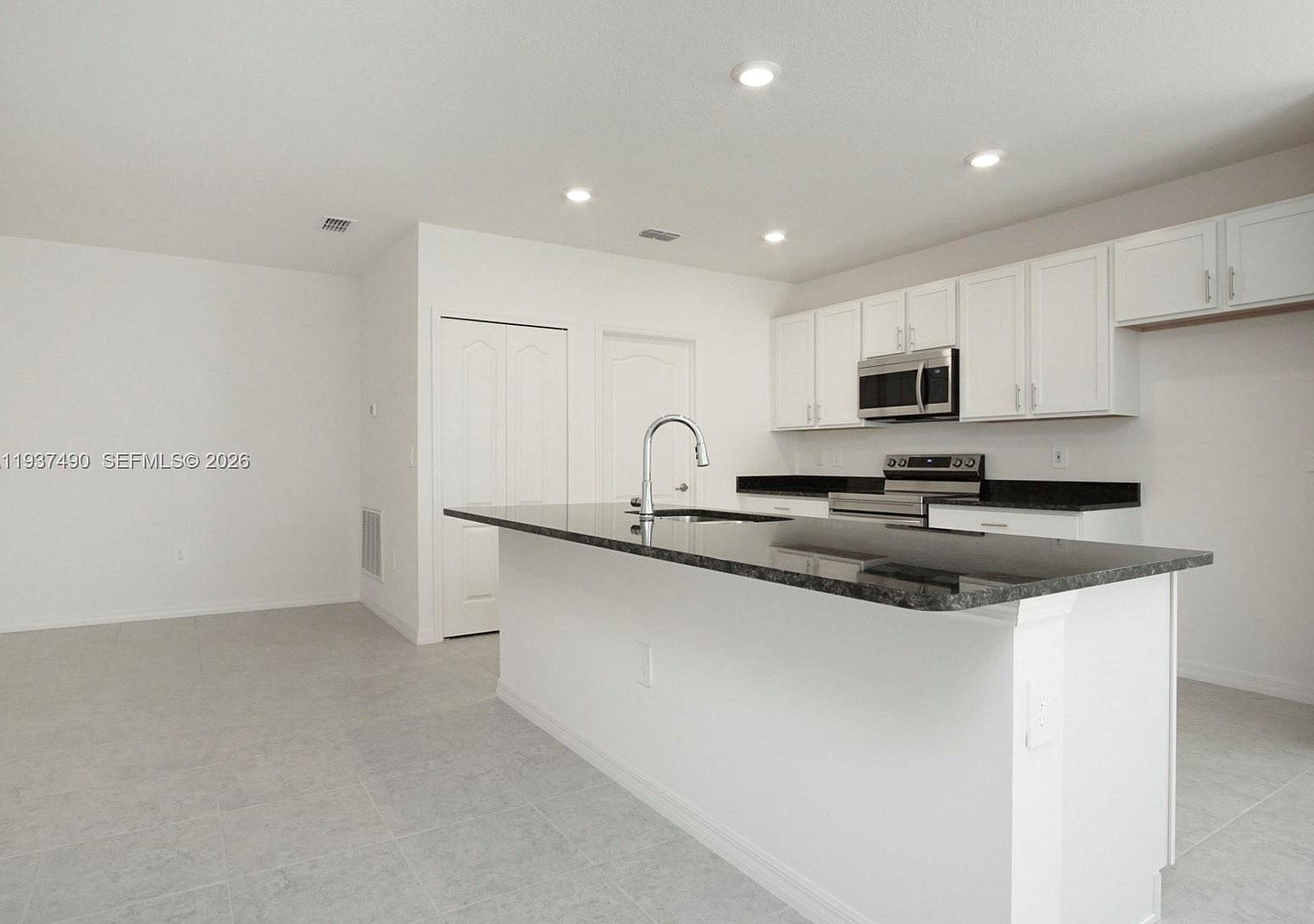 811 SE Seahouse Dr Port Saint Lucie, FL 34983 - Thumbnail 3