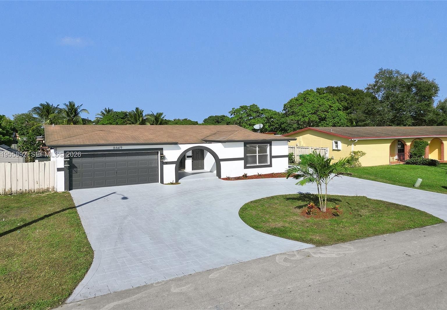 8649 W Long Acre Dr Miramar, FL 33025 - Thumbnail 3