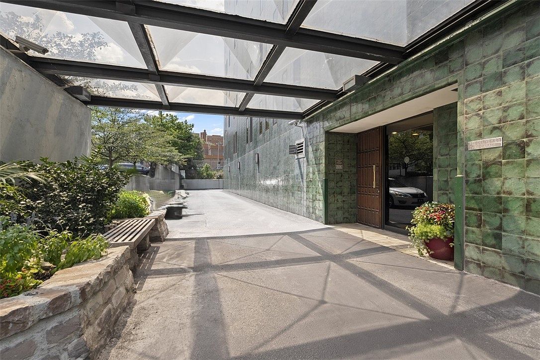 540 N Neville St APT 303 Pittsburgh, PA 15213 - Thumbnail 3