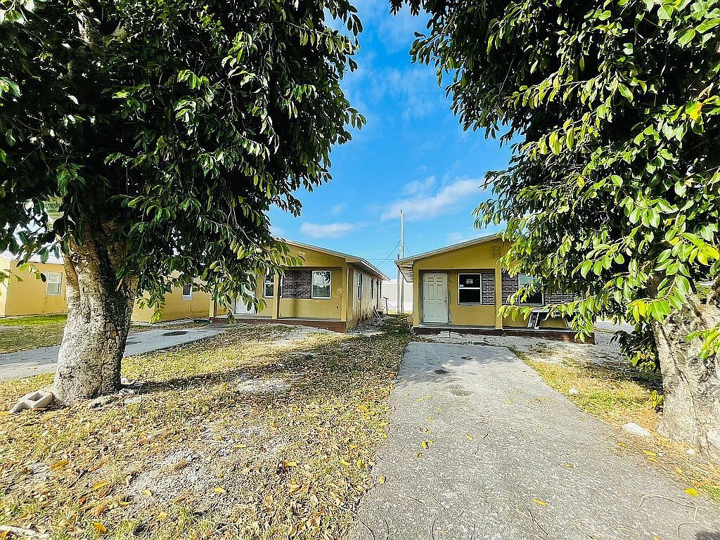 613 Amaryllis Ave Pahokee, FL 33476 - Thumbnail 3