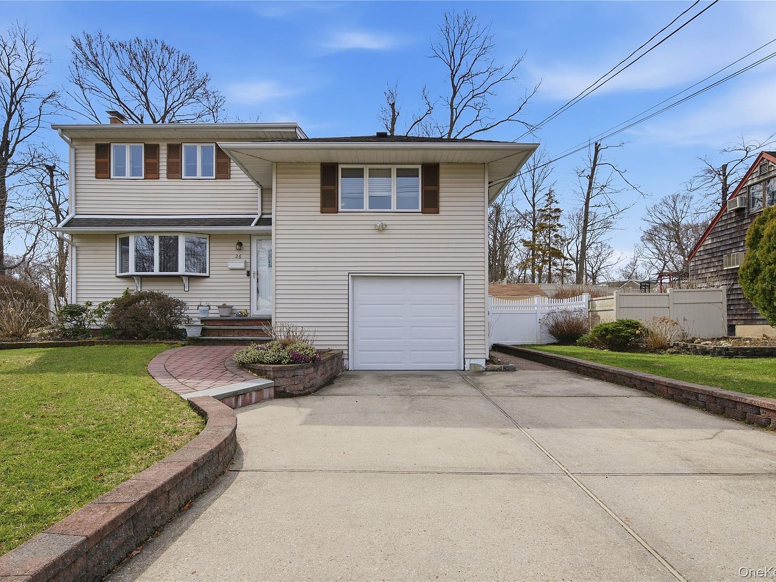 26 Bowden Dr Huntington Station, NY 11746 - Thumbnail 3