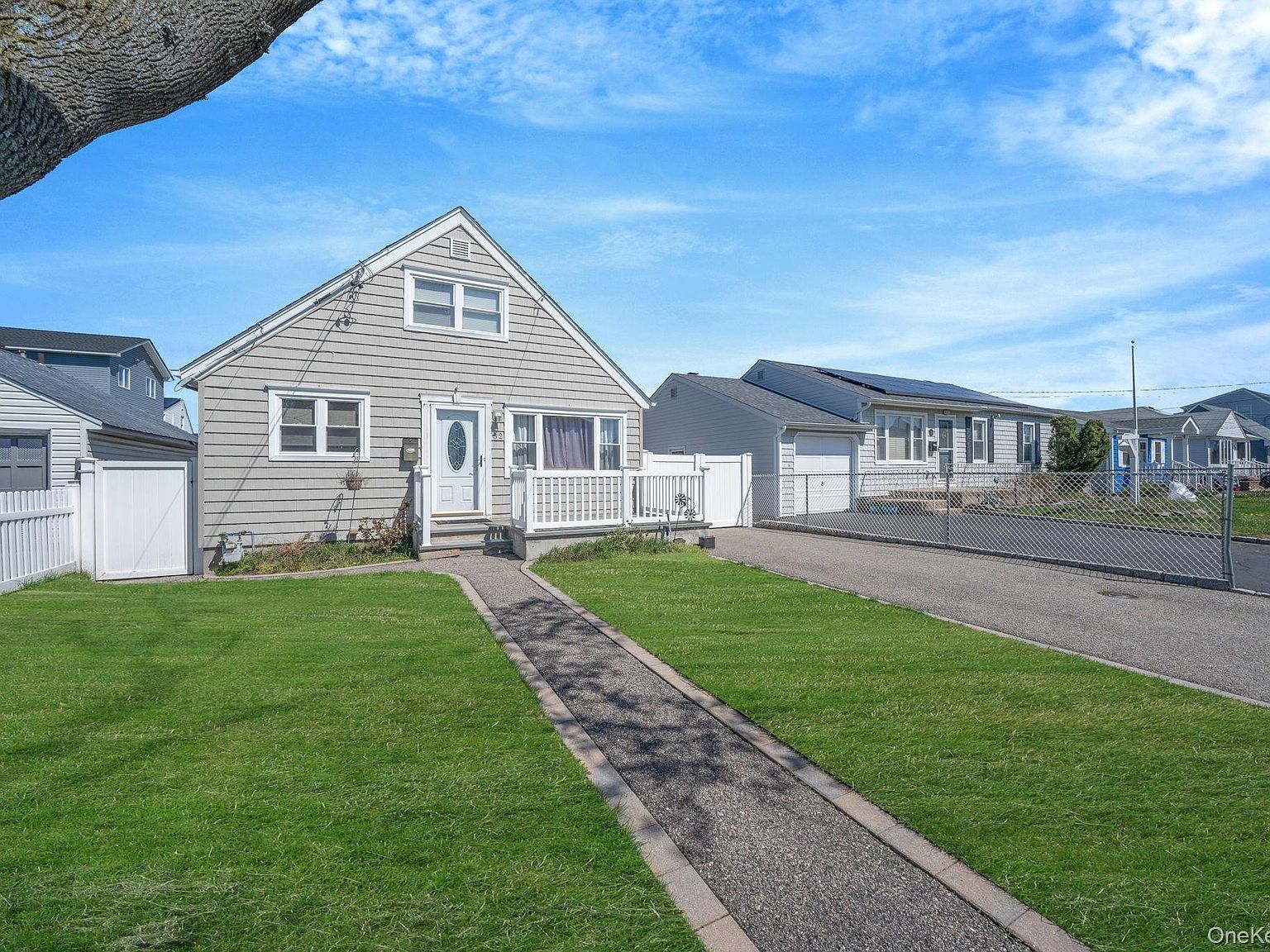 82 E Seacrest Ave Lindenhurst, NY 11757 - Thumbnail 3