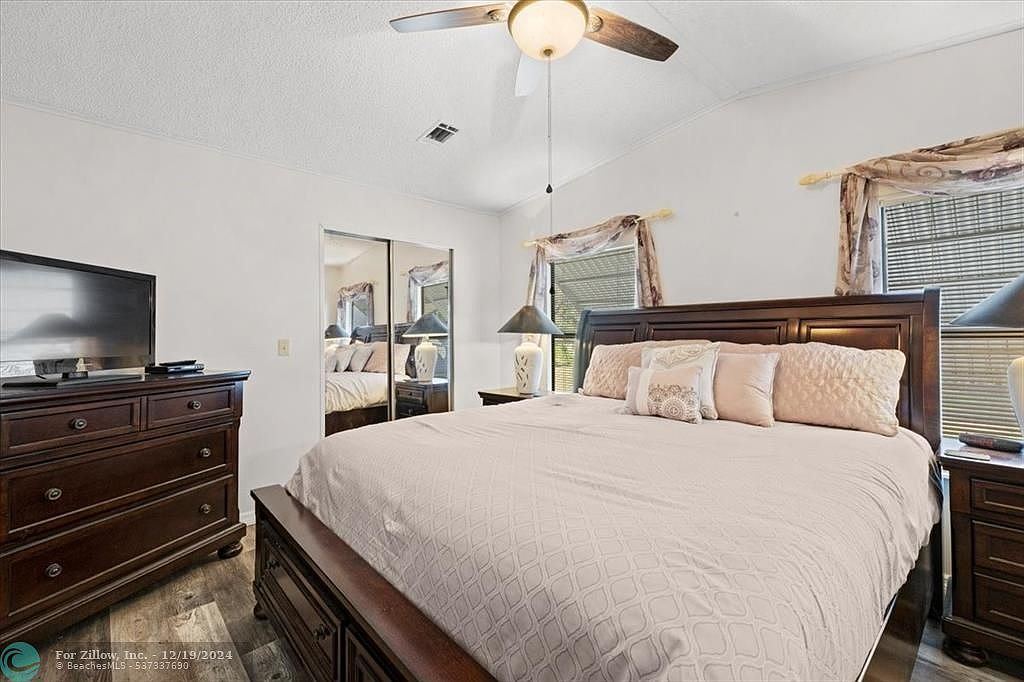 4920 Sedeno Dr Zephyrhills, FL 33541 - Thumbnail 3