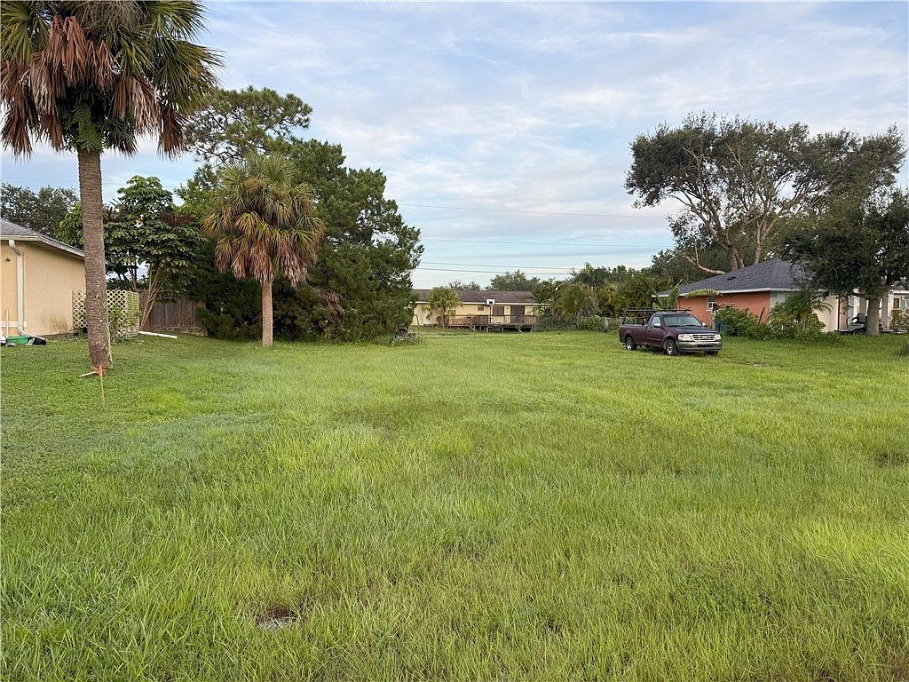 8565 103rd Ave Vero Beach, FL 32967 - Thumbnail 3