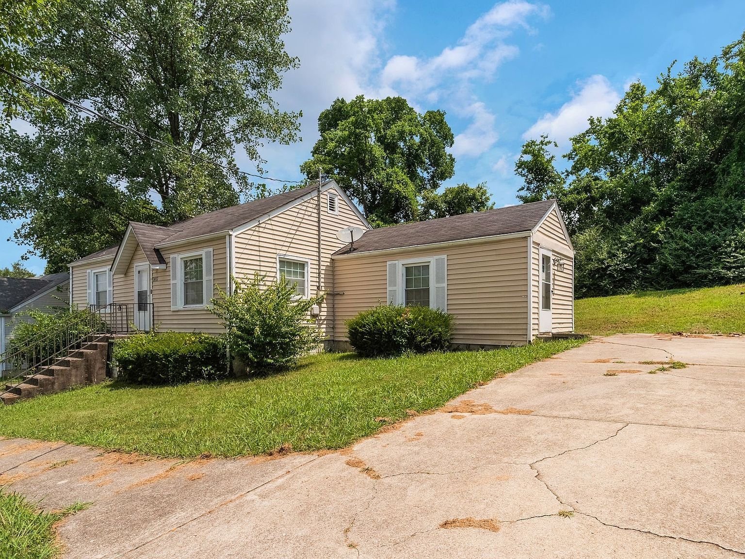 2417 Grover St Nashville, TN 37207 - Thumbnail 3