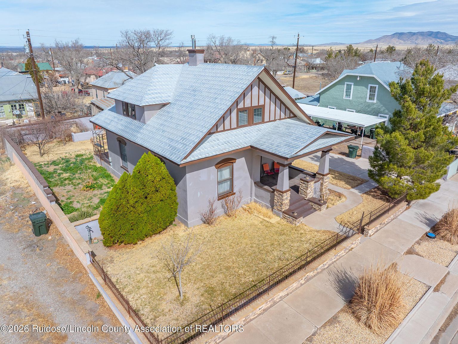 406 11th St Carrizozo, NM 88301 - Thumbnail 3