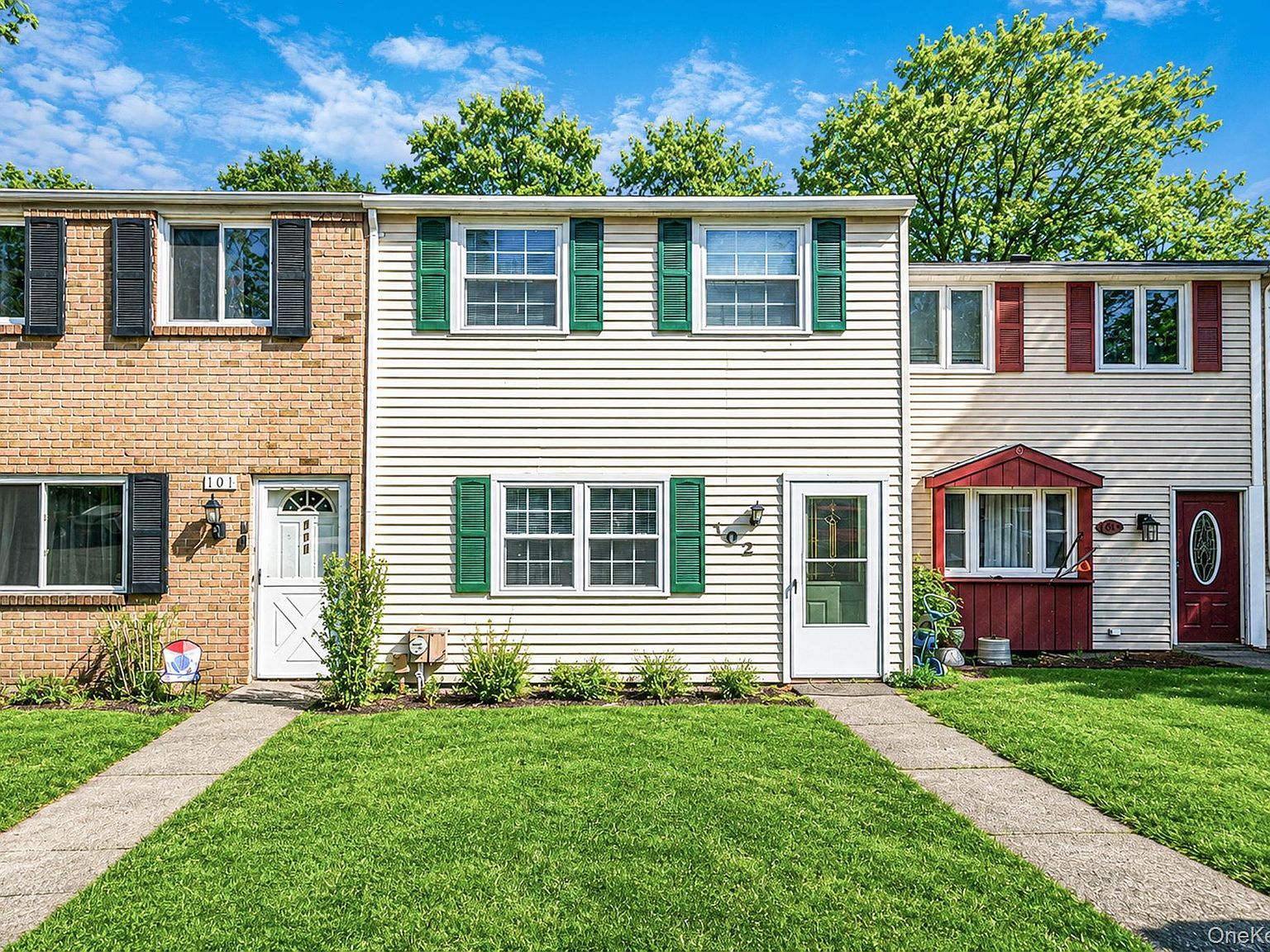 102 Hill Spur Calverton, NY 11933 - Thumbnail 3