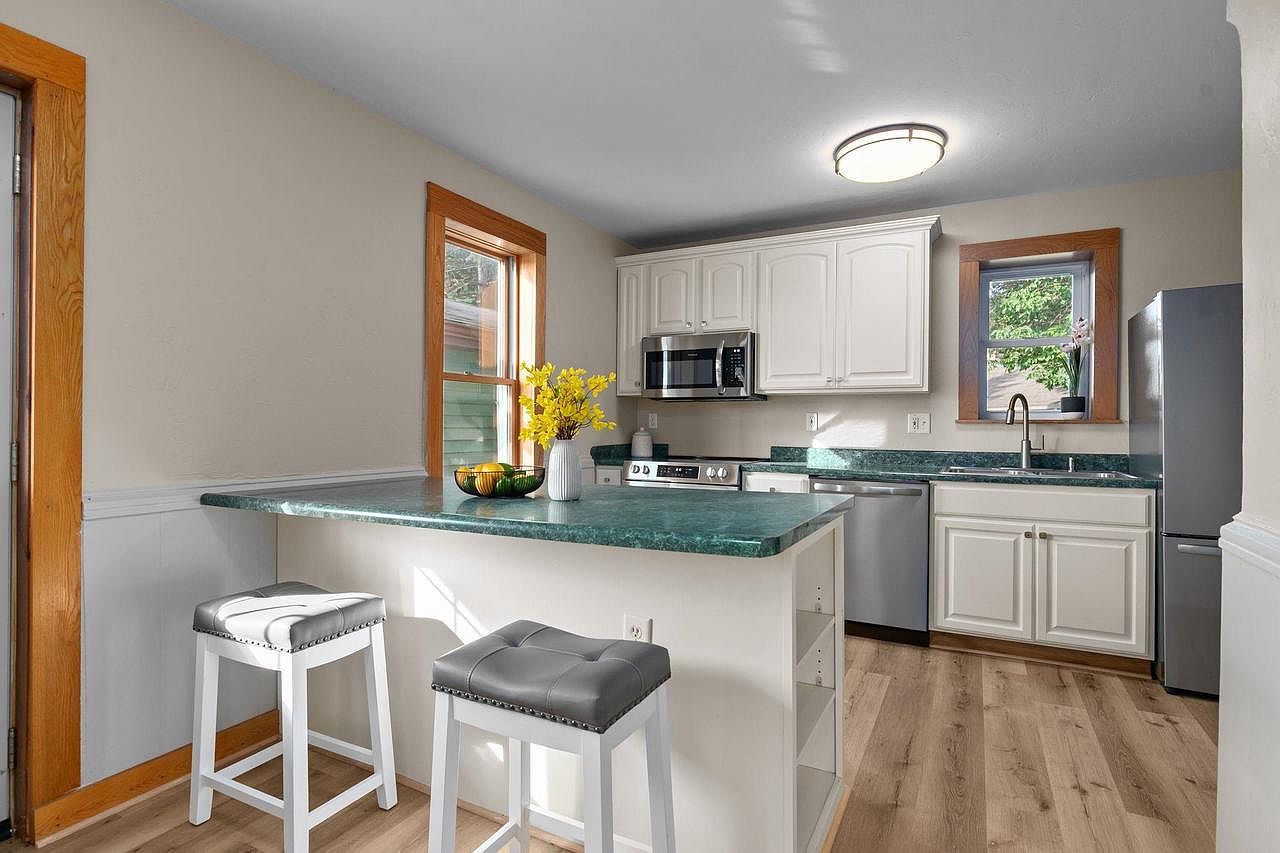 307 Prospect St Combined Locks, WI 54113 - Thumbnail 3