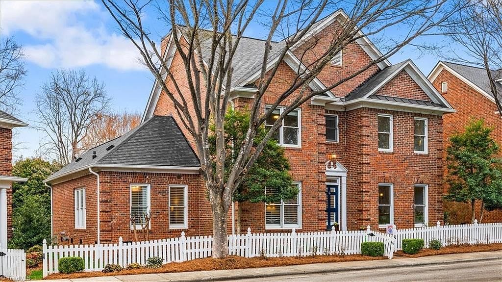 14 Checkerberry Sq Greensboro, NC 27455 - Thumbnail 3