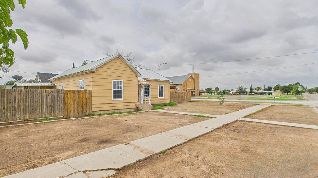 916 W 6th St Pecos, TX 79772 - Thumbnail 3