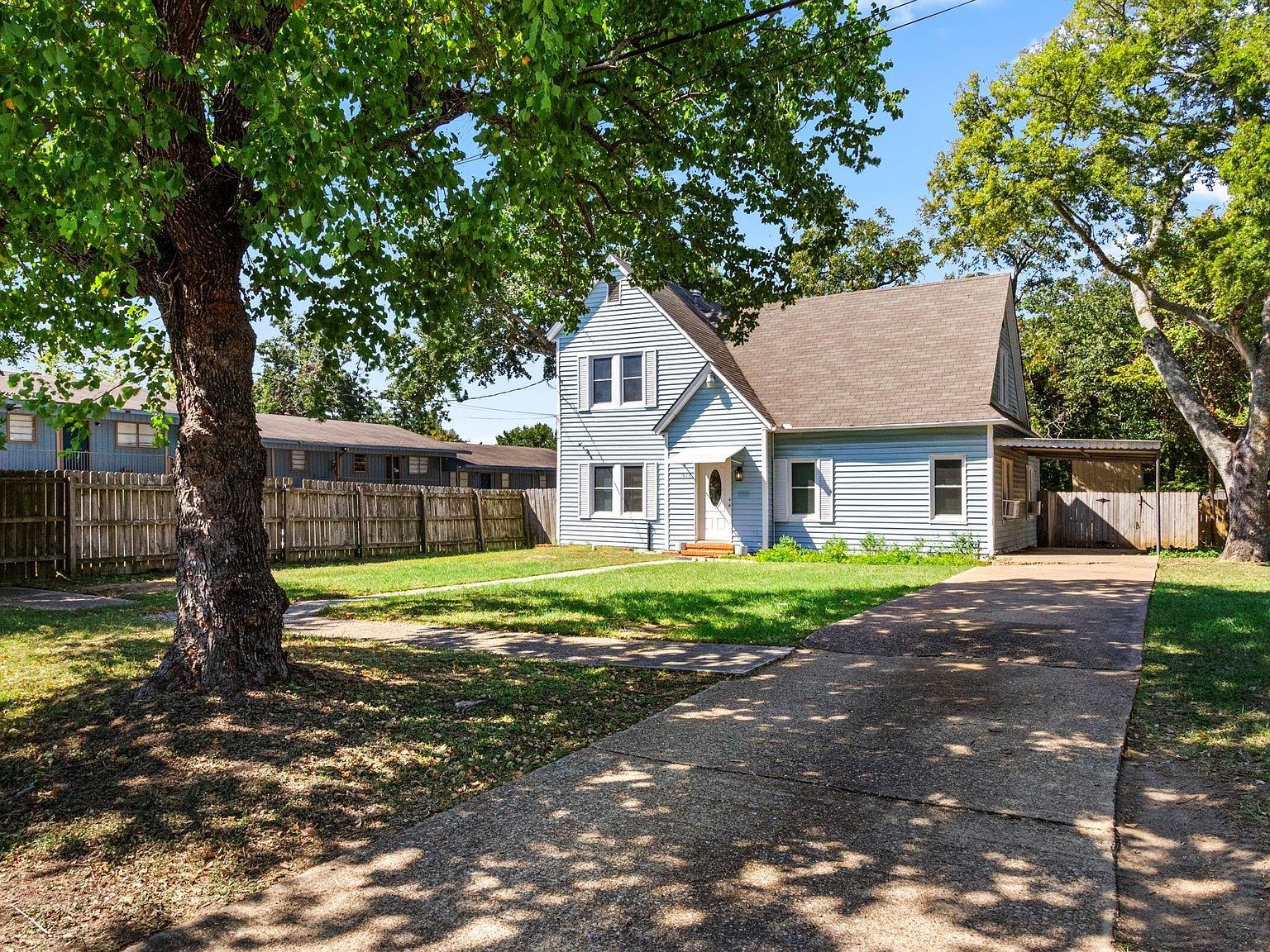 910 Avenue J Huntsville, TX 77320 - Thumbnail 3