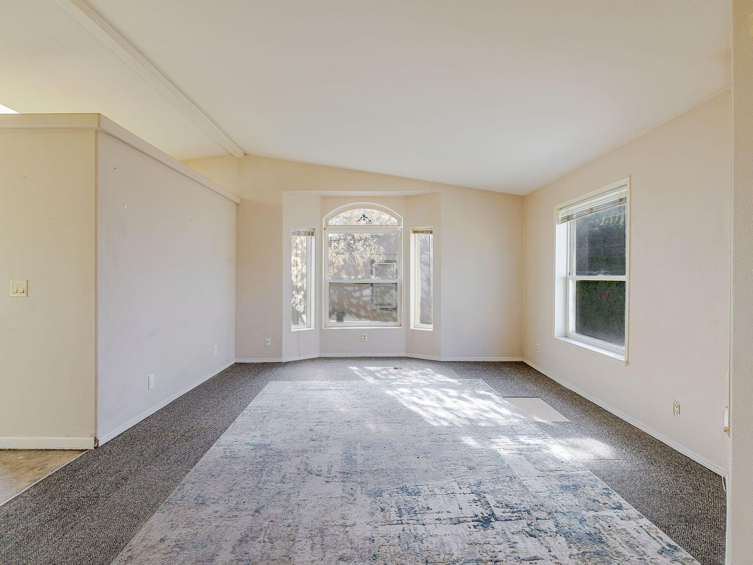 1630 NE 6th St Redmond, OR 97756 - Thumbnail 3