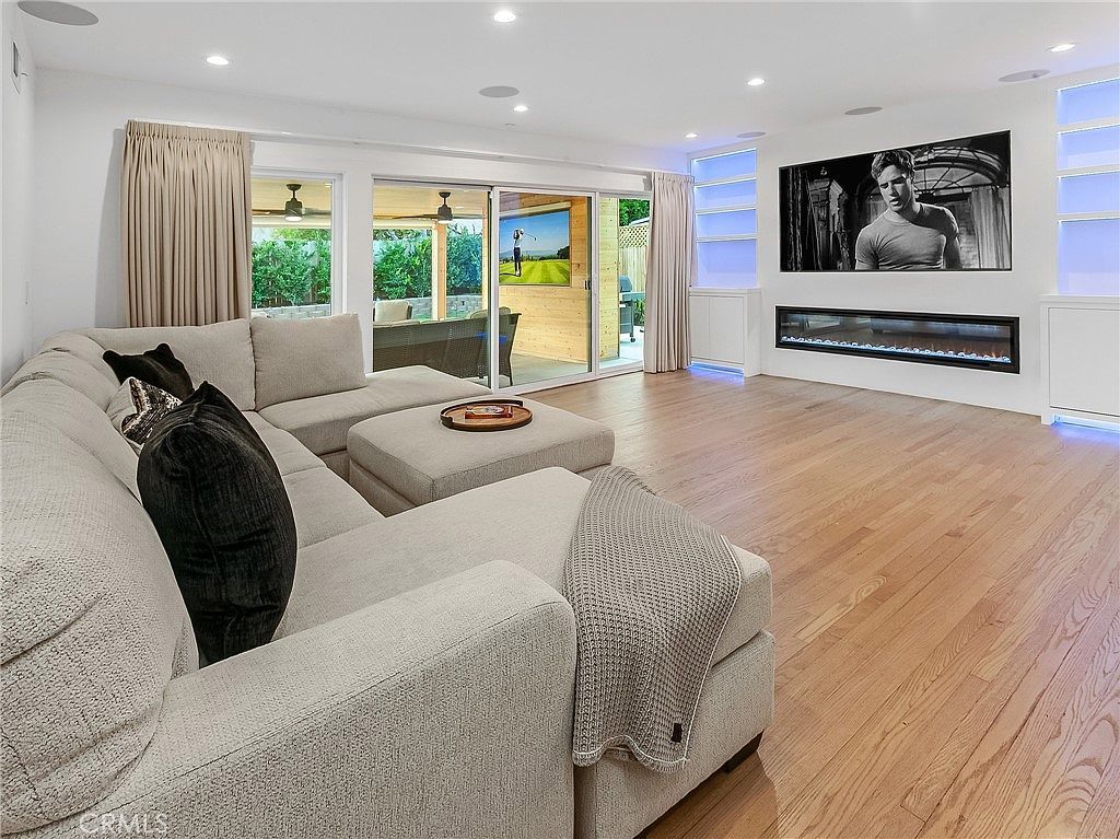 7741 Variel Ave Canoga Park, CA 91304 - Thumbnail 3